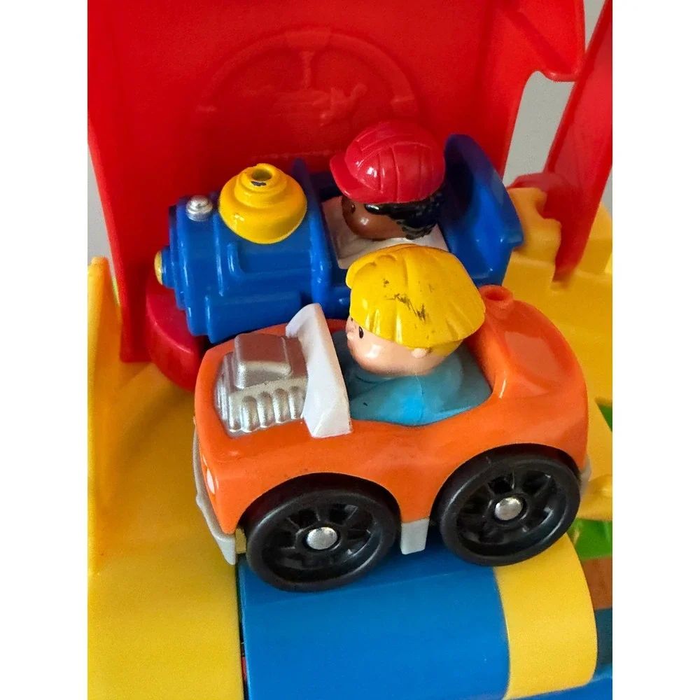 Fisher-Price Little People Sit n Stand Skyway Transforming wheelies Tower